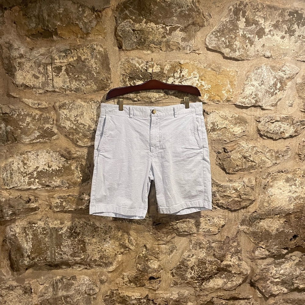 Vineyard vines striped khaki shorts